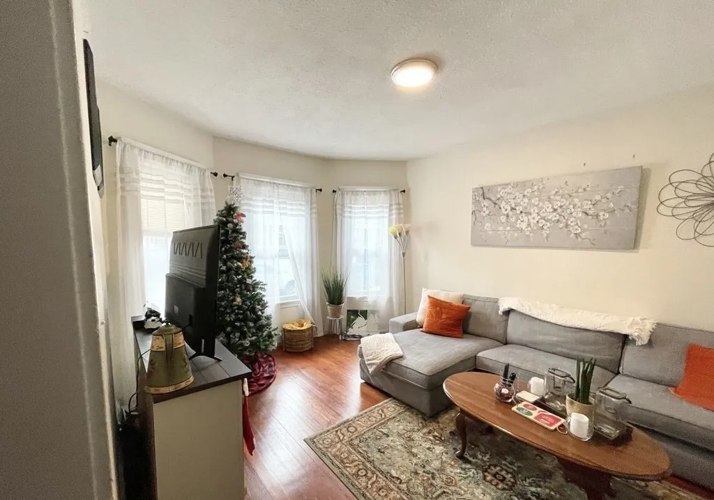 3 bed, 1 bath apartment for rent at 19 Eastman Unit 1, Boston — photo 2 of 6