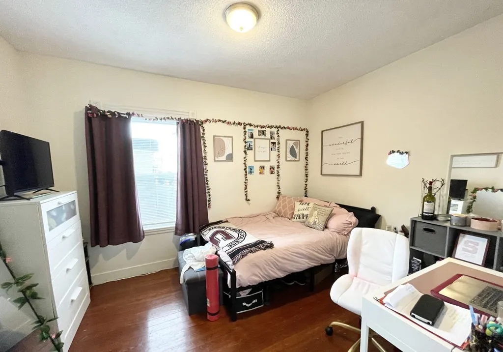 3 bed, 1 bath apartment for rent at 19 Eastman Unit 1, Boston — photo 3 of 6