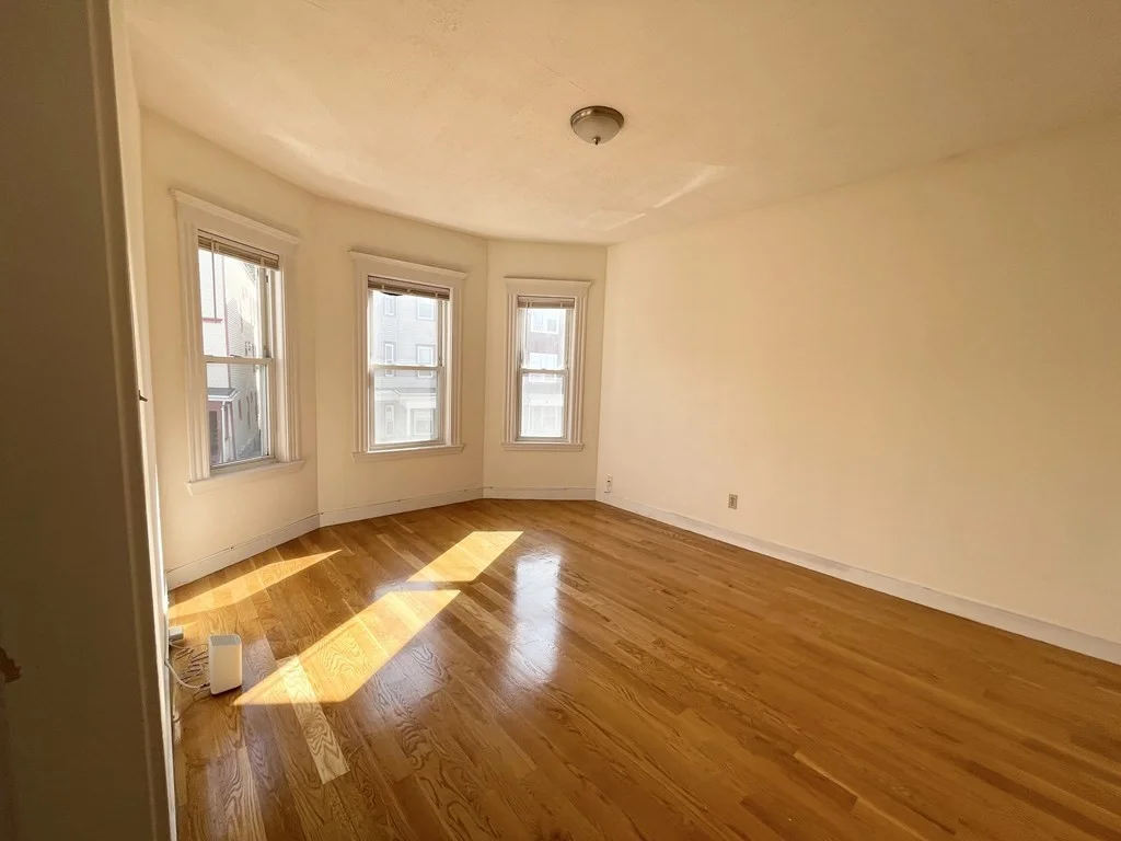 3 bed, 1 bath apartment for rent at 19 Eastman Unit 2, Dorchester — photo 6 of 10