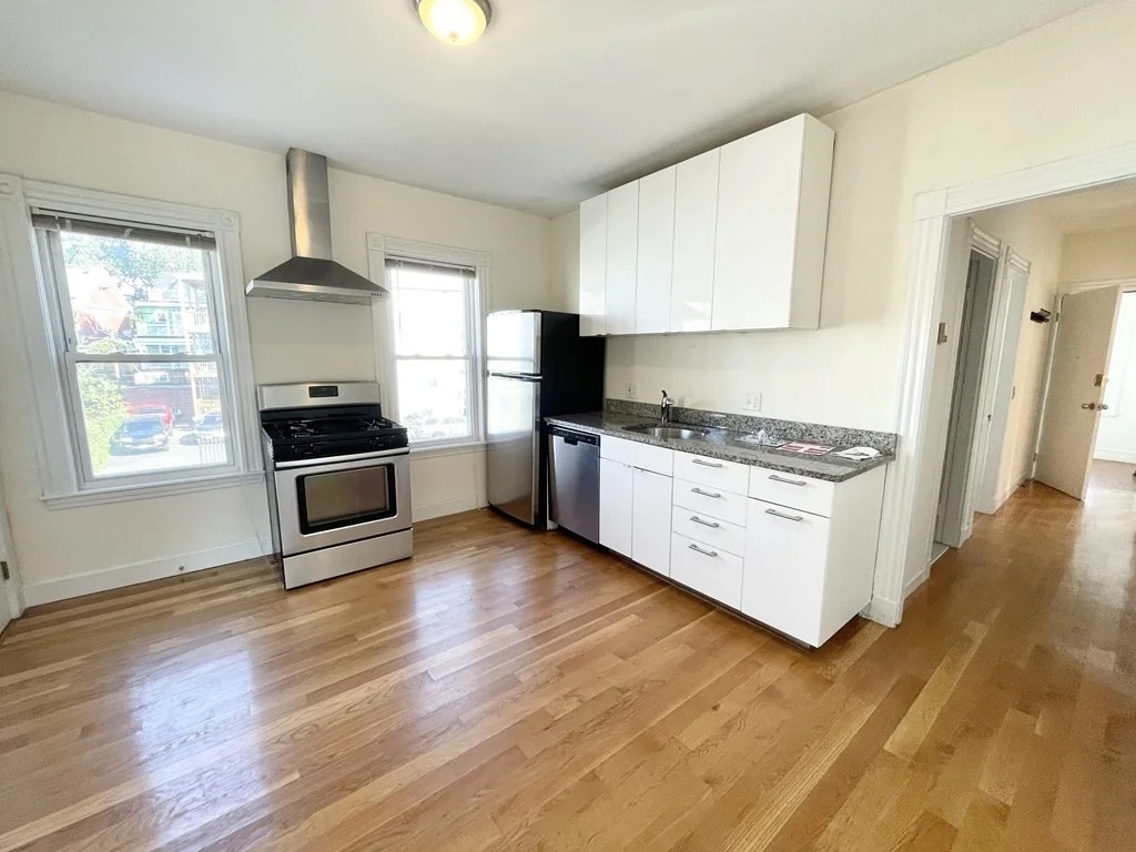 3 bed, 1 bath apartment for rent at 19 Eastman Unit 2, Dorchester — photo 2 of 10