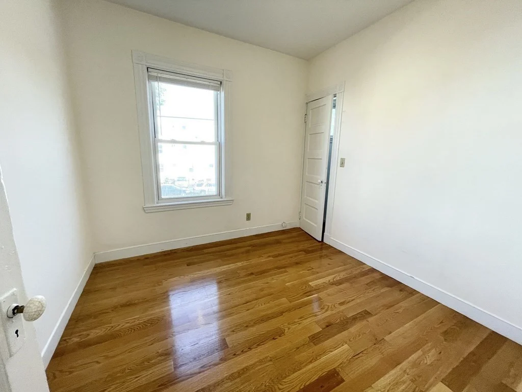 3 bed, 1 bath apartment for rent at 19 Eastman Unit 2, Dorchester — photo 4 of 10