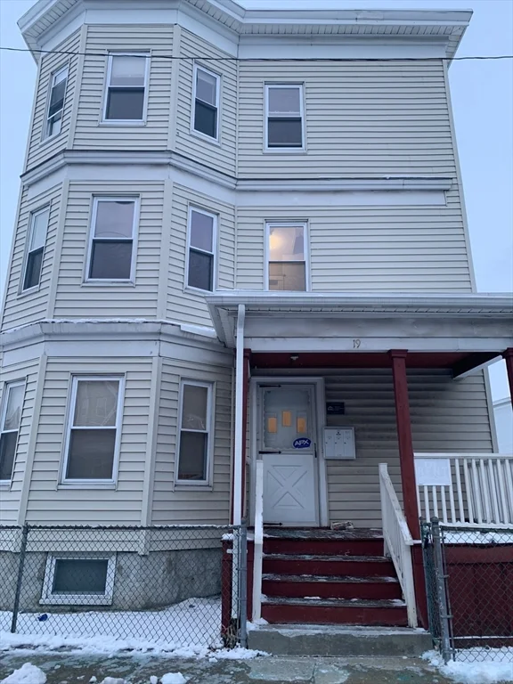 3 bed, 1 bath apartment for rent at 19 Eastman Unit 3, Dorchester — photo 12 of 12