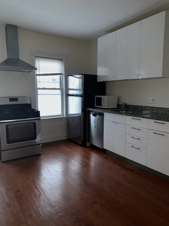 3 bed, 1 bath apartment for rent at 19 Eastman Unit 3, Dorchester — photo 3 of 12