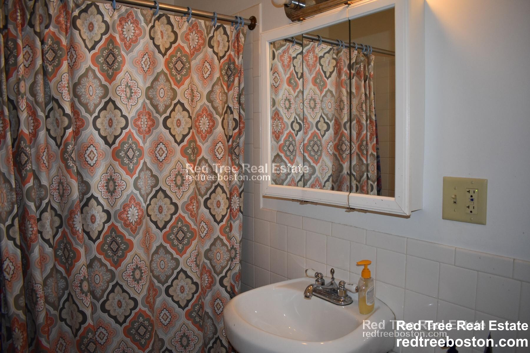 4 bed, 2 bath apartment for rent at 19 Egremont Rd Unit 3, Brighton — photo 3 of 5