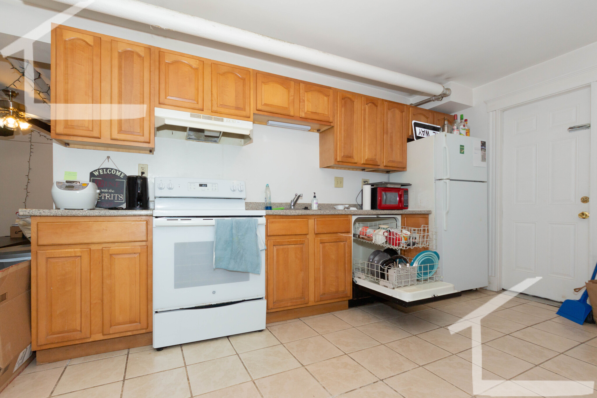 3 bed, 2 bath apartment for rent at 19 Egremont Rd Unit B, Brighton — photo 4 of 8