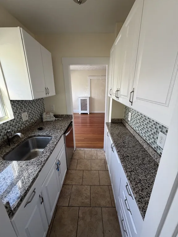 3 bed, 1 bath apartment for rent at 19 Eliot St Unit 19, South Medford — photo 3 of 9