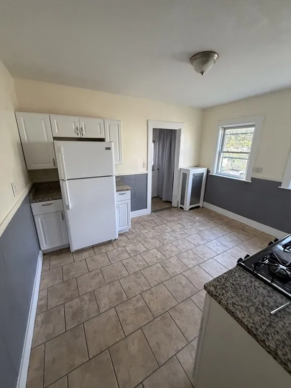 3 bed, 1 bath apartment for rent at 19 Eliot St Unit 19, South Medford — photo 5 of 9