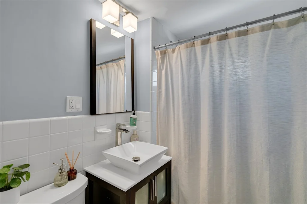 2 bed, 1 bath apartment for rent at 19 Elliot St Unit 19, Newton — photo 8 of 14