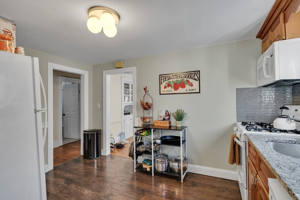 2 bed, 1 bath apartment for rent at 19 Elliot St Unit 19, Newton — photo 5 of 14