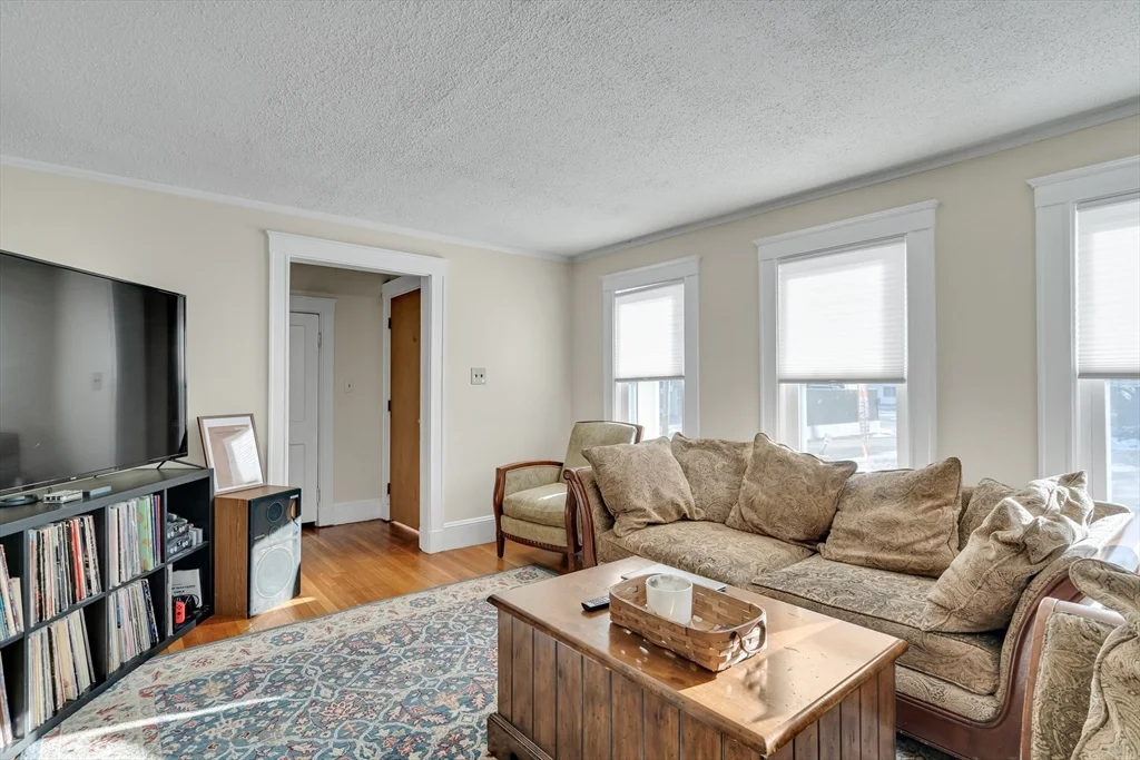 2 bed, 1 bath apartment for rent at 19 Elliot St Unit 19, Newton — photo 2 of 14
