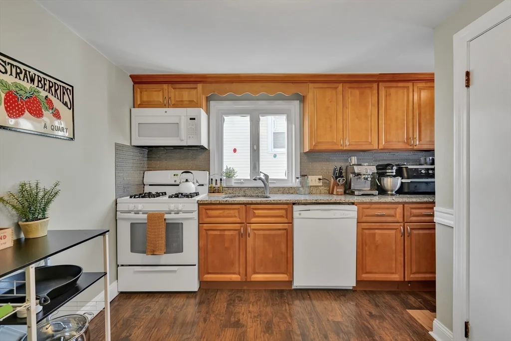 2 bed, 1 bath apartment for rent at 19 Elliot St Unit 19, Newton — photo 4 of 14