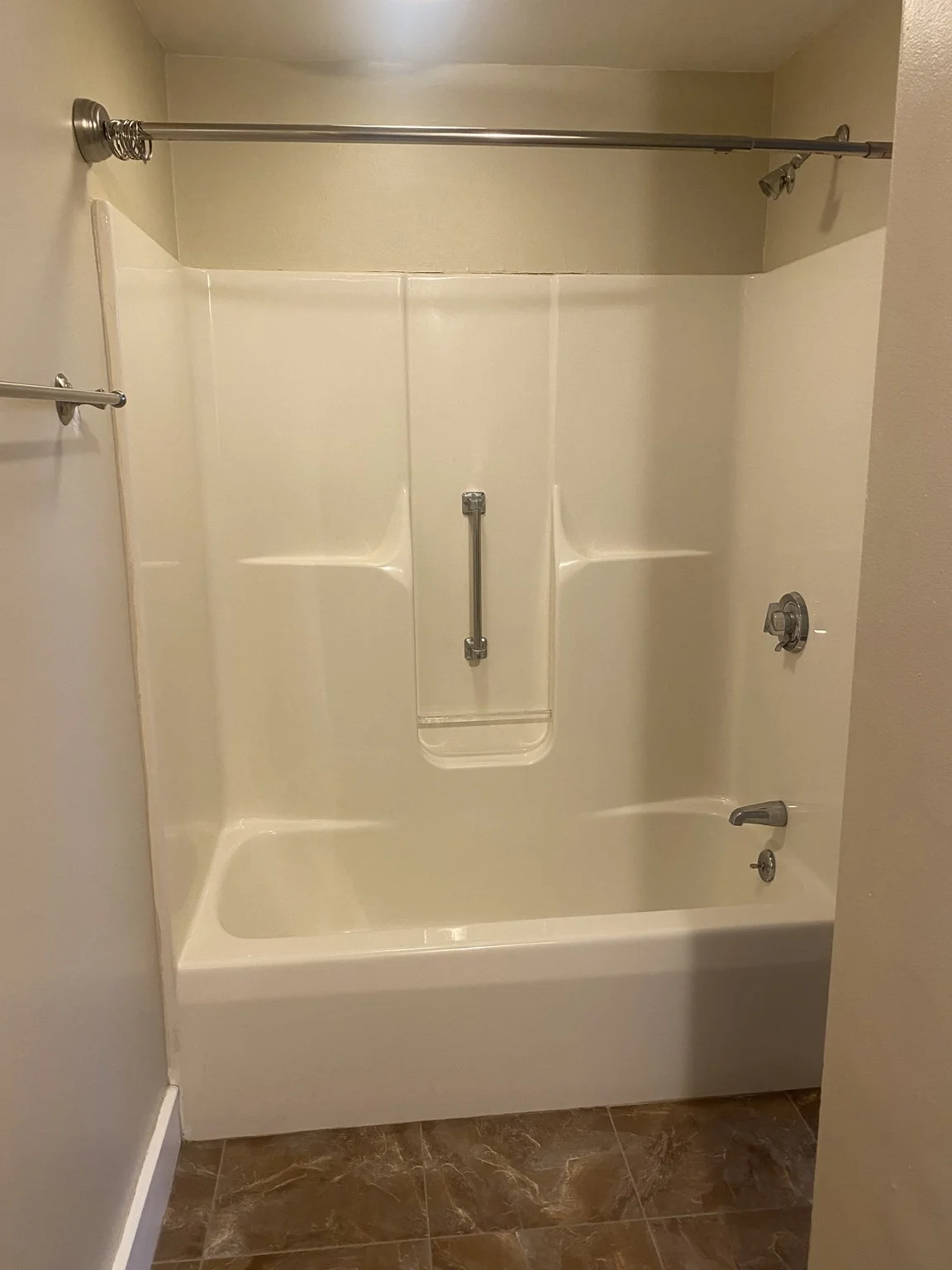 2 bed, 1 bath apartment for rent at 19 Elm Park Unit 2, Groveland — photo 6 of 14
