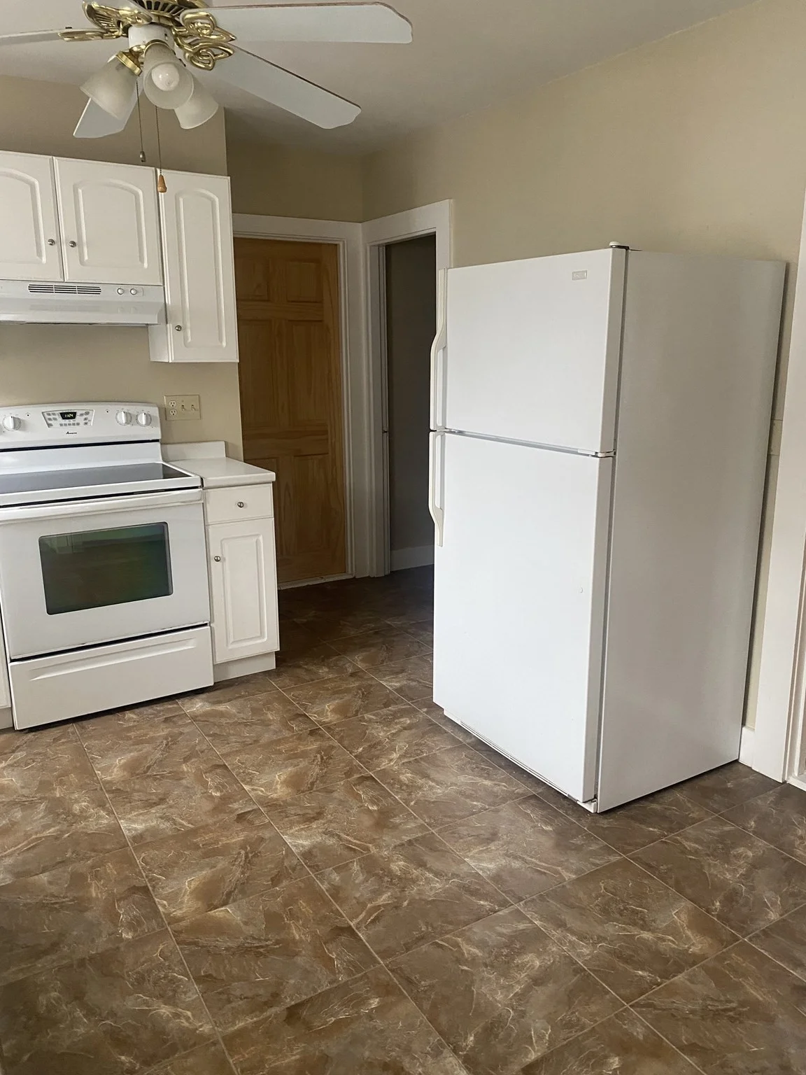 2 bed, 1 bath apartment for rent at 19 Elm Park Unit 2, Groveland — photo 11 of 14
