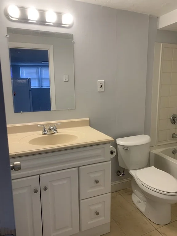 2 bed, 1 bath apartment for rent at 19 Elmwood Park Unit 5, Quincy — photo 6 of 6