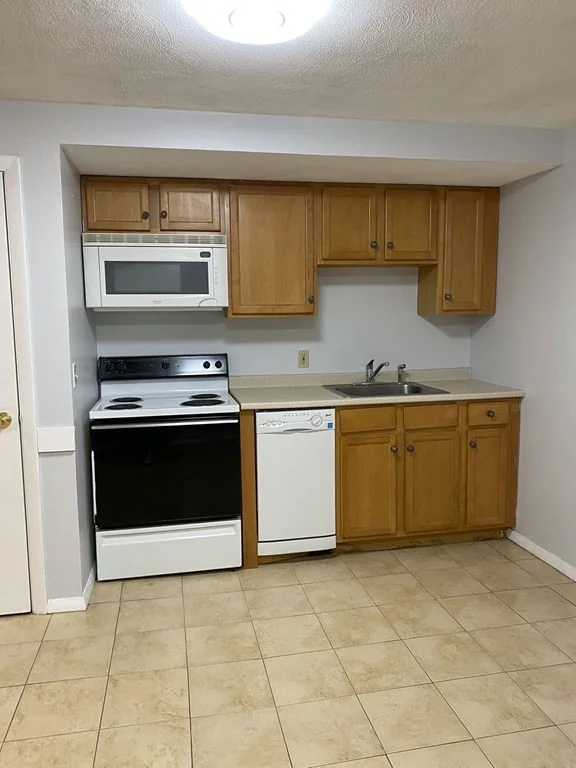 1 bed, 1 bath apartment for rent at 19 Elmwood Park Unit 6, Quincy — photo 6 of 9