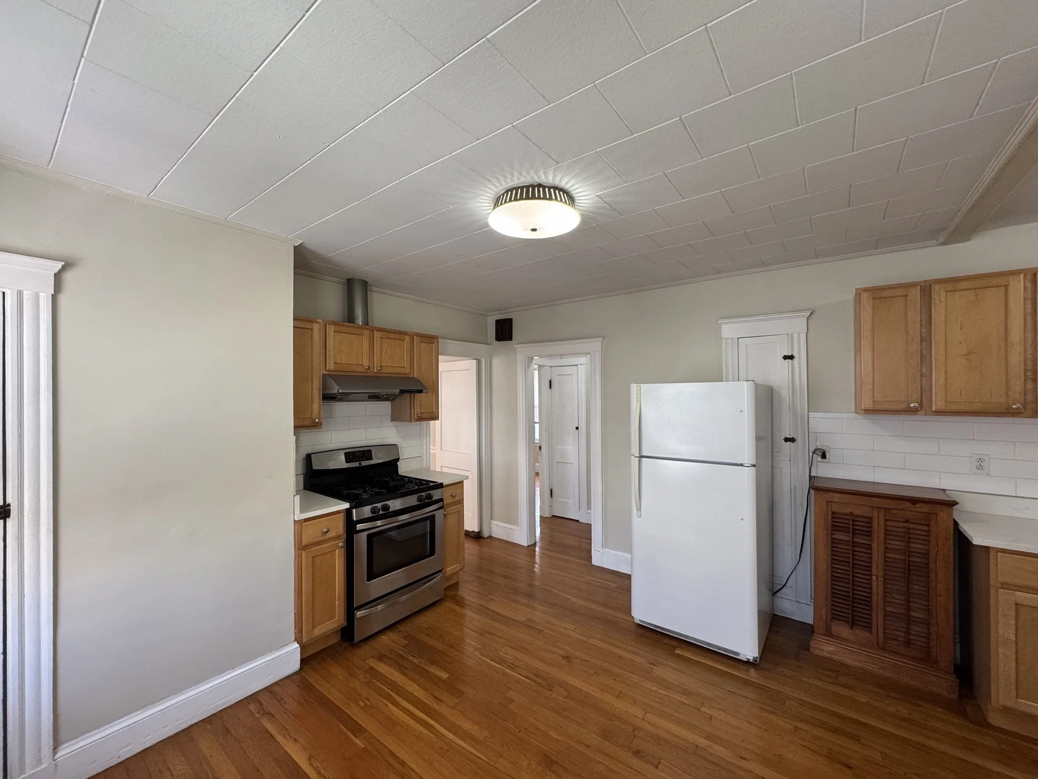 3 bed, 1 bath apartment for rent at 19 Everdean St Unit 2, Dorchester — photo 3 of 19