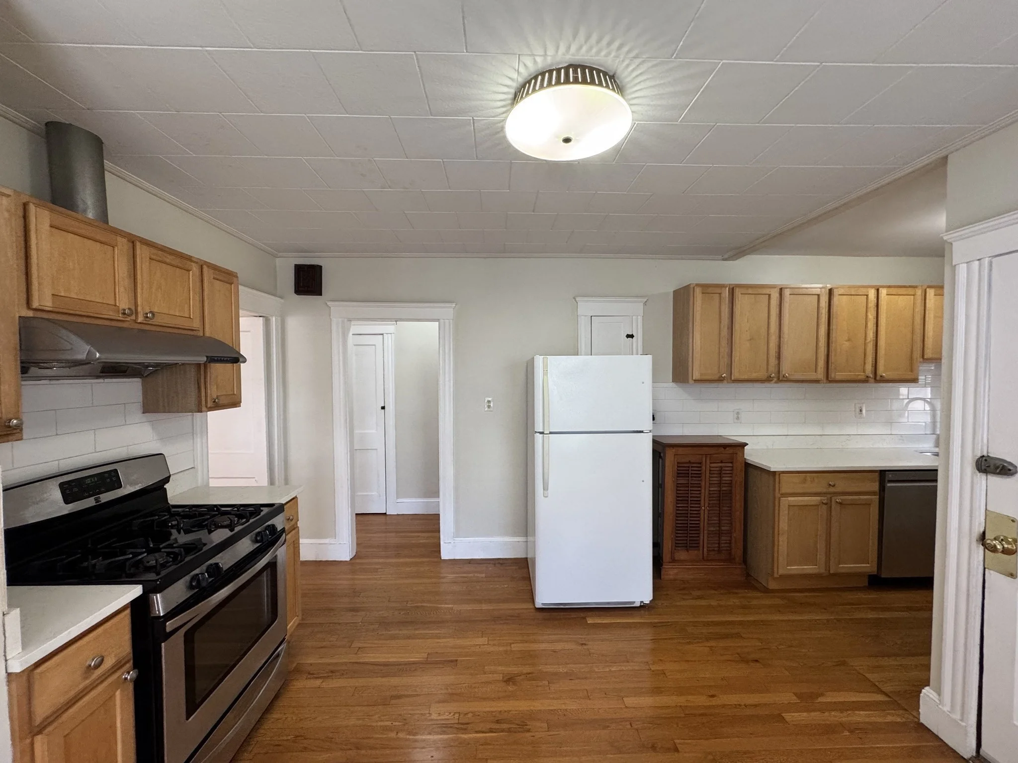 3 bed, 1 bath apartment for rent at 19 Everdean St Unit 2, Dorchester — photo 2 of 19