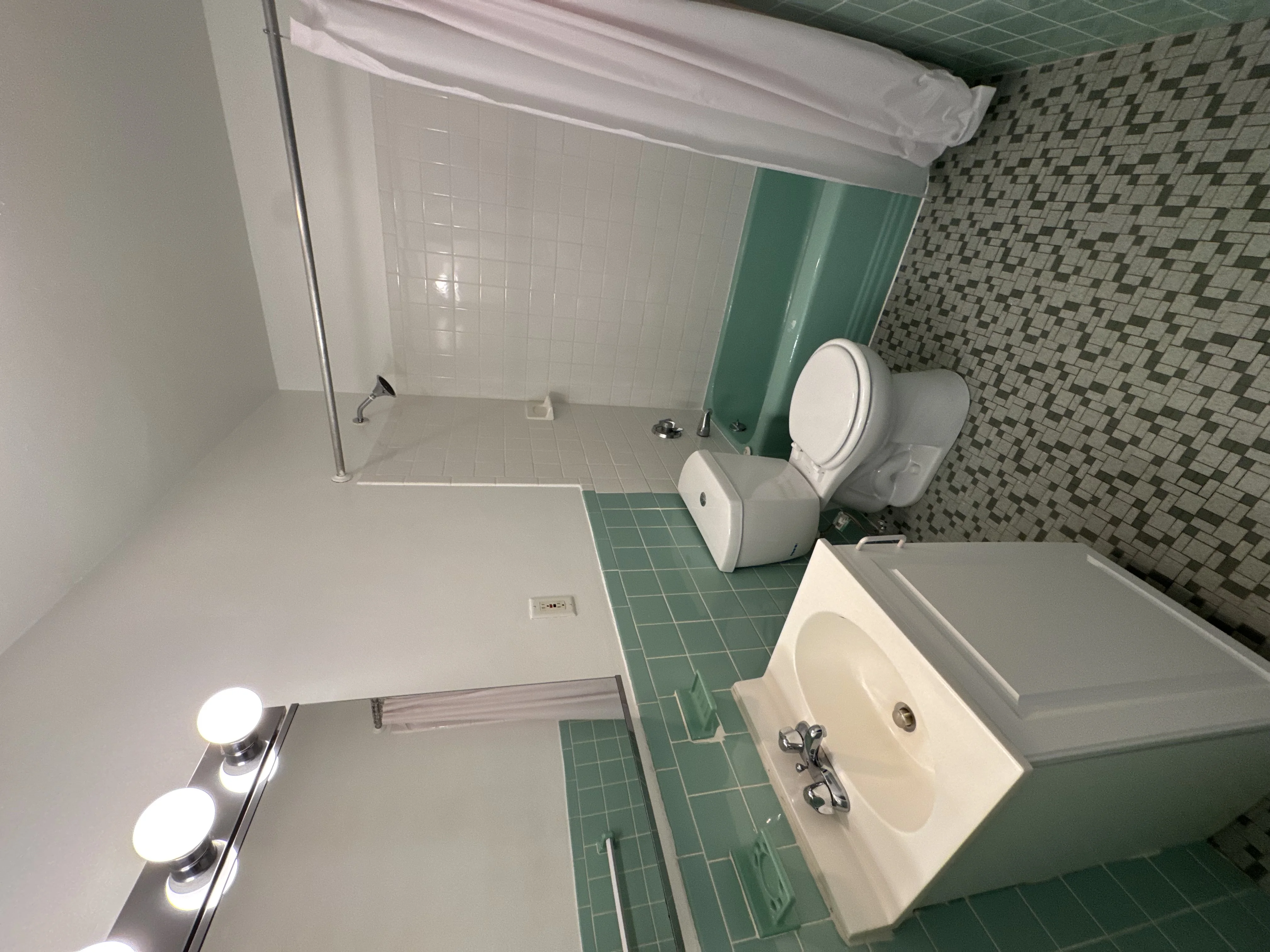 Studio bed, 1 bath apartment for rent at 19 Fairbanks St Unit 12A, Coolidge Corner — photo 4 of 9