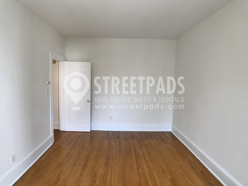 2 bed, 1 bath apartment for rent at 19 Fairbanks St Unit 21, Griggs Park — photo 3 of 19