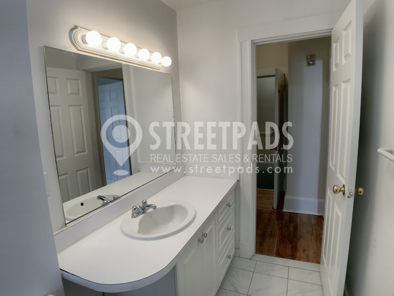 2 bed, 1 bath apartment for rent at 19 Fairbanks St Unit 21, Griggs Park — photo 5 of 19