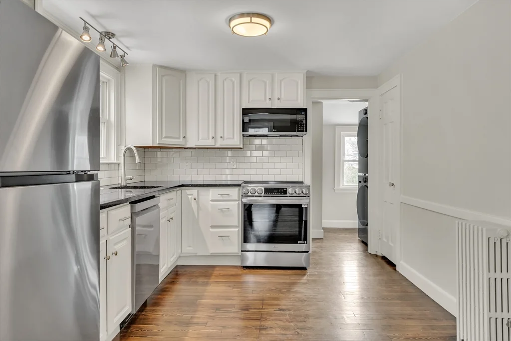 3 bed, 1 bath apartment for rent at 19 Fairview Ave Unit B, Malden — photo 9 of 36
