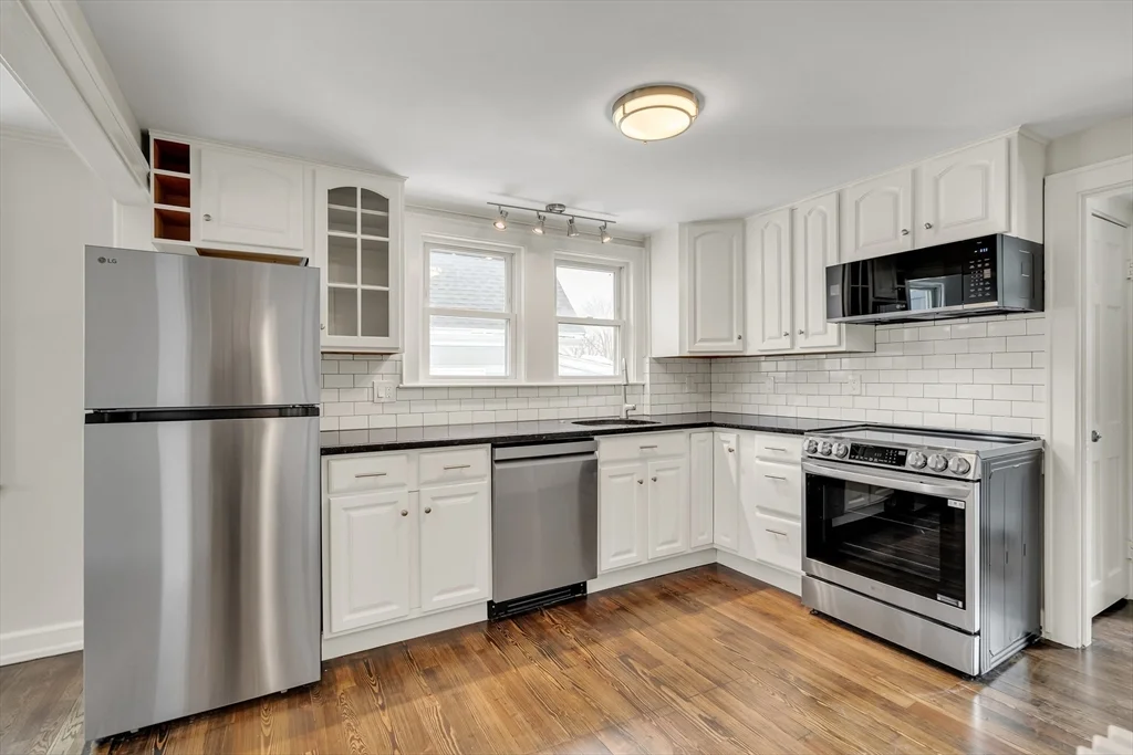 3 bed, 1 bath apartment for rent at 19 Fairview Ave Unit B, Malden — photo 11 of 36