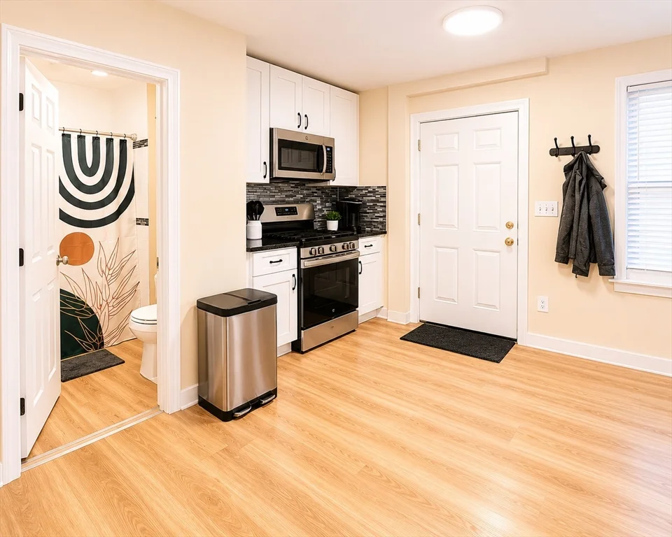 2 bed, 1 bath apartment for rent at 19 Fayette Unit 1, Beverly — photo 9 of 9