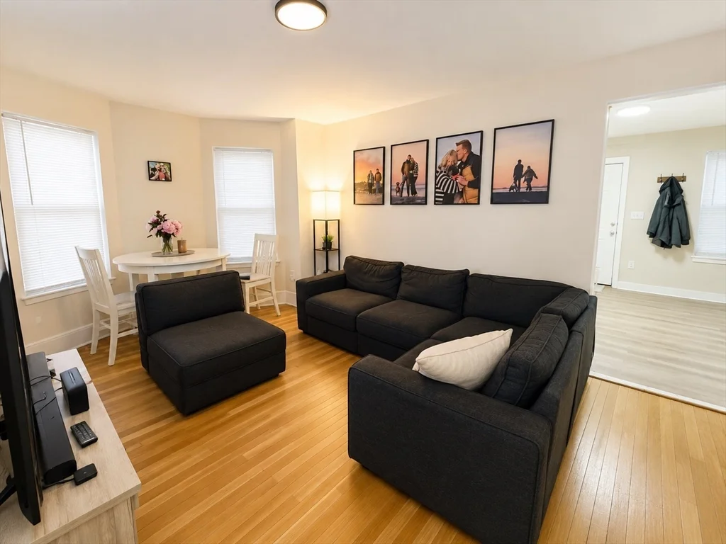 2 bed, 1 bath apartment for rent at 19 Fayette Unit 1, Beverly — photo 2 of 9