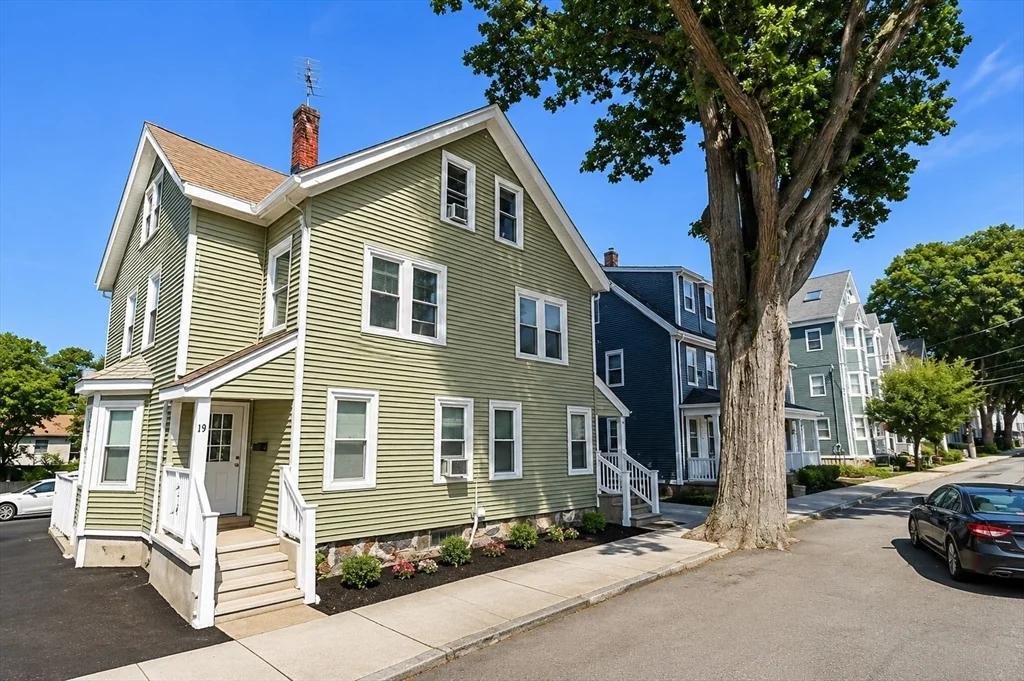 2 bed, 1 bath apartment for rent at 19 Fayette Unit 1, Beverly — photo 1 of 9