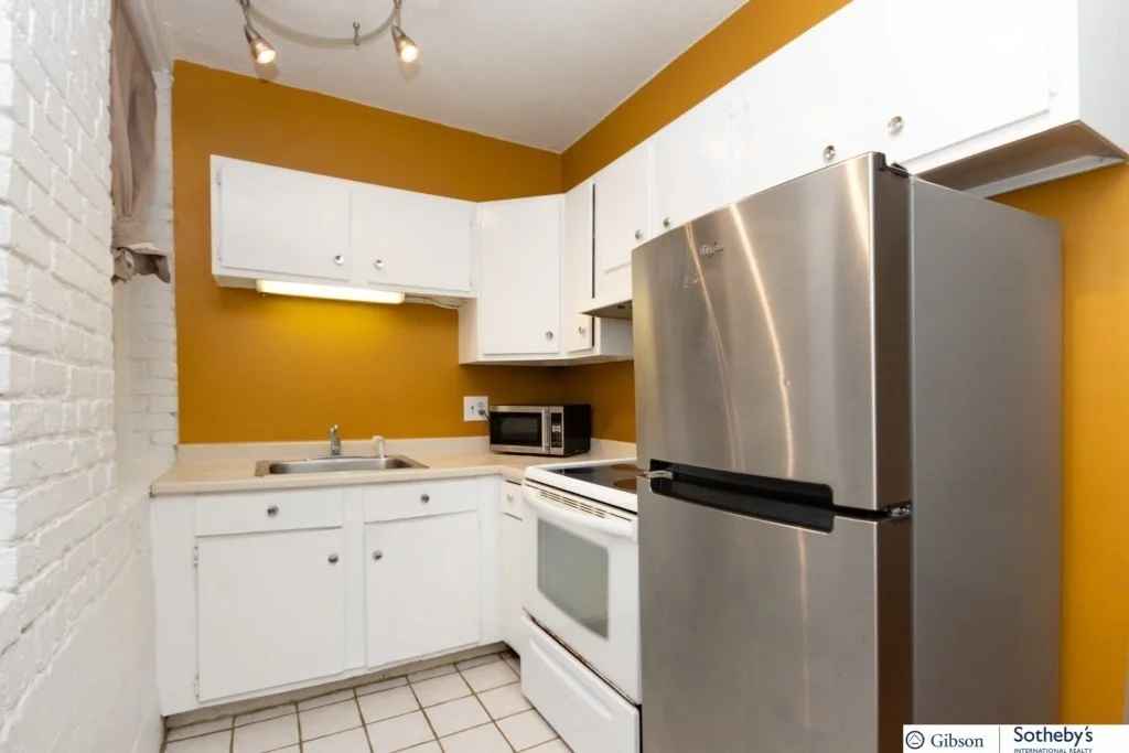 Studio bed, 1 bath apartment for rent at 19 Fayette Unit 1, South End — photo 3 of 18