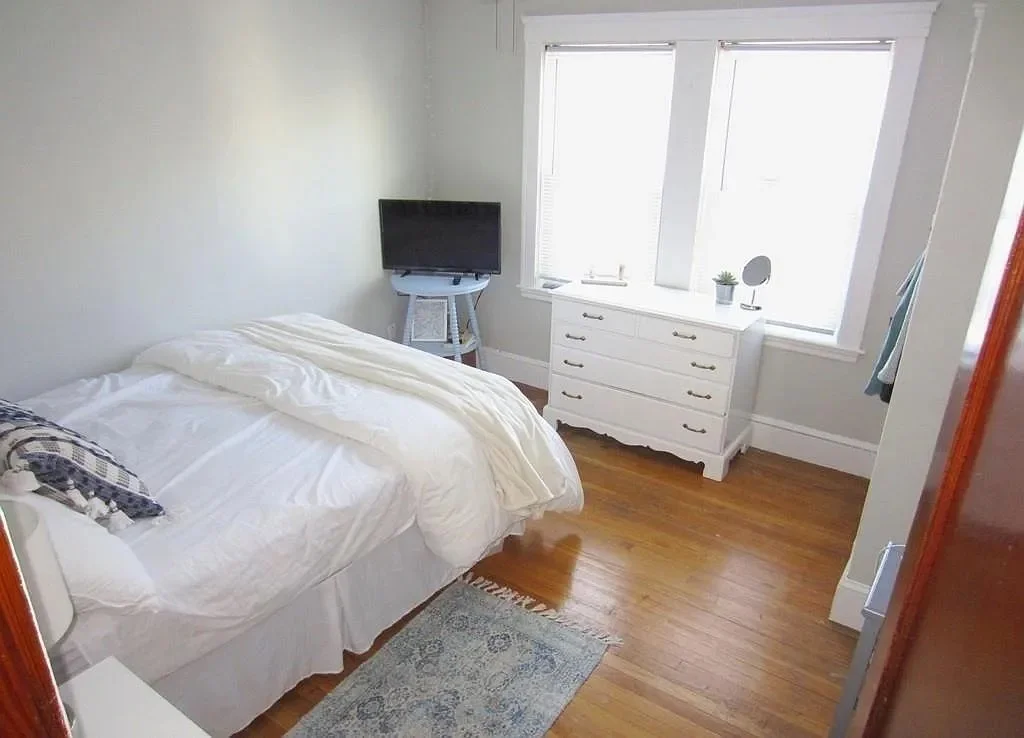 4 bed, 1 bath apartment for rent at 19 Frederick Ave, Tufts University — photo 9 of 12