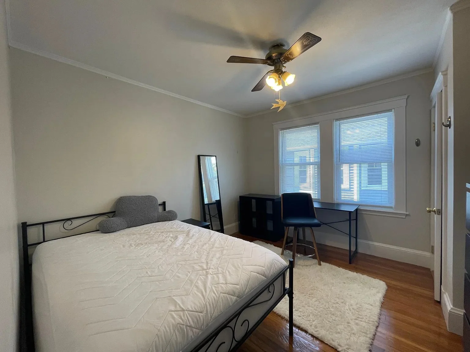 4 bed, 1 bath apartment for rent at 19 Frederick Ave, Tufts University — photo 8 of 12