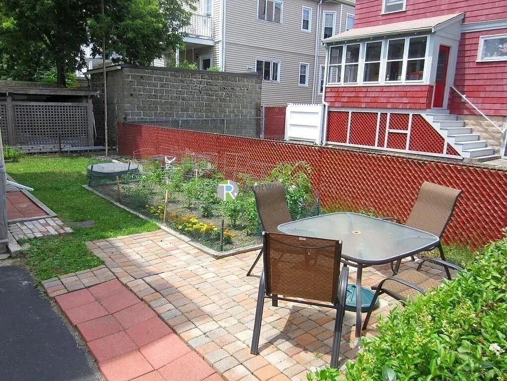 4 bed, 1 bath apartment for rent at 19 Frederick Ave Unit 1, South Medford — photo 8 of 16