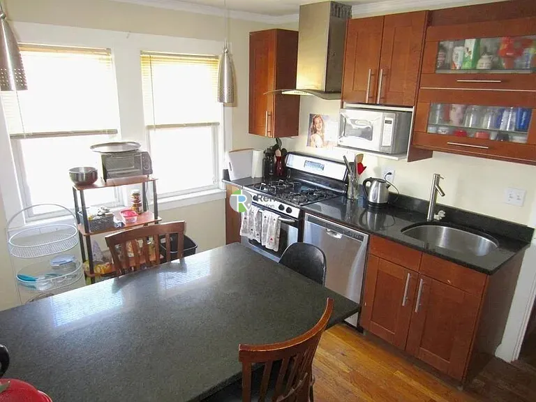 4 bed, 1 bath apartment for rent at 19 Frederick Ave Unit 1, South Medford — photo 4 of 16