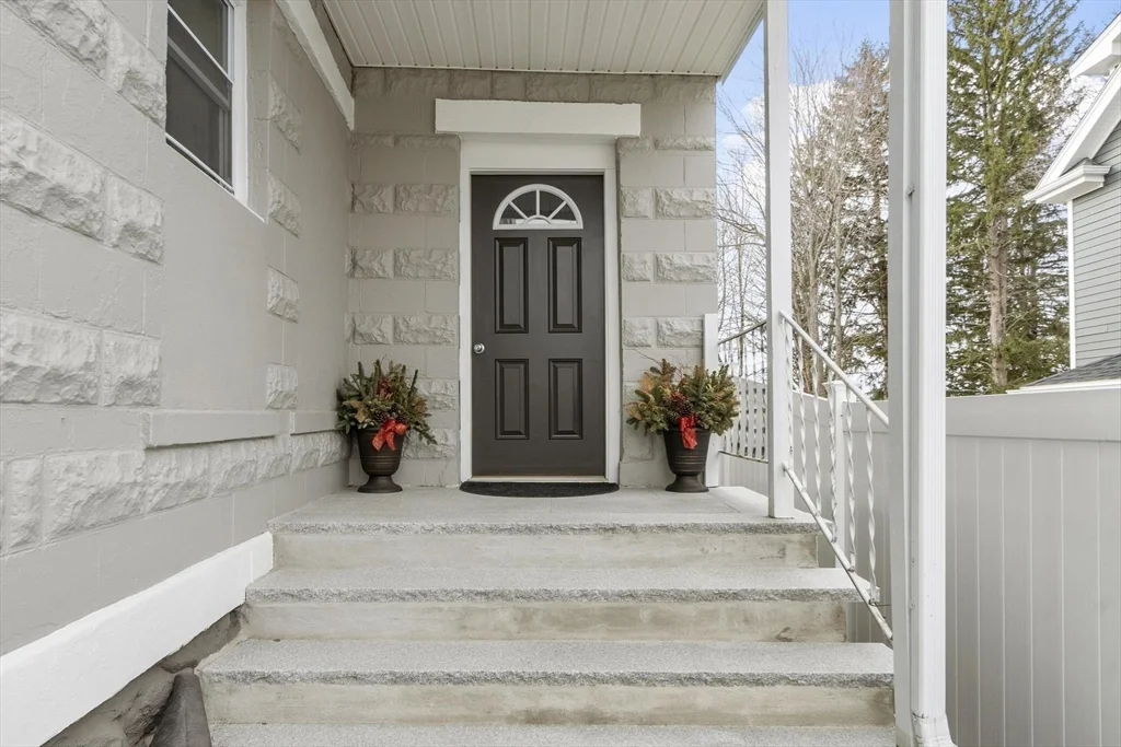 3 bed, 1 bath apartment for rent at 19 Furber Ave Unit 1, North Andover — photo 3 of 18