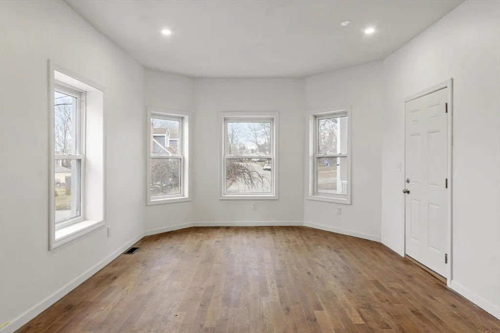 3 bed, 1 bath apartment for rent at 19 Furber Ave Unit 1, North Andover — photo 5 of 18