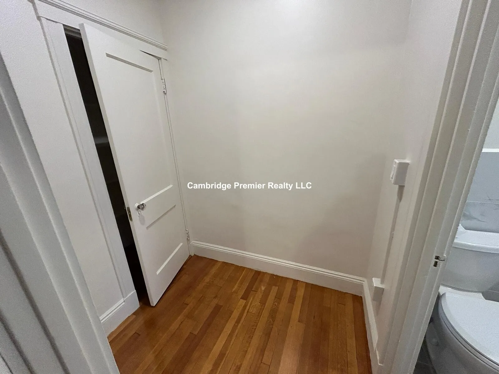 Studio bed, 1 bath apartment for rent at 19 Garden St Unit 44, Neighborhood Nine — photo 2 of 8