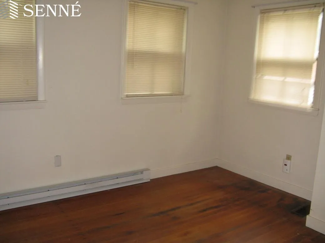 Studio bed, 1 bath apartment for rent at 19 Garfield St Unit 3, Baldwin — photo 3 of 5