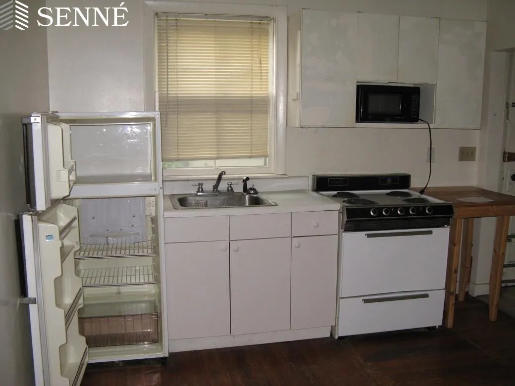 Studio bed, 1 bath apartment for rent at 19 Garfield St Unit 3, Baldwin — photo 1 of 5