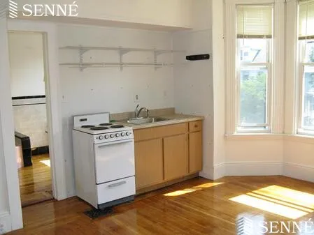 Studio bed, 1 bath apartment for rent at 19 Garfield St Unit 4, Baldwin — photo 2 of 5