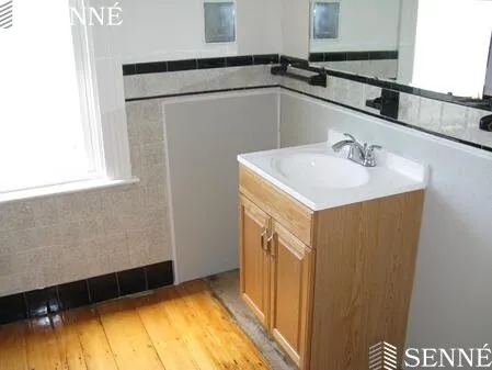 Studio bed, 1 bath apartment for rent at 19 Garfield St Unit 4, Baldwin — photo 3 of 5