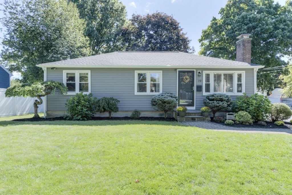 3 bed, 2 bath apartment for rent at 19 Glen Ter, Shrewsbury — photo 1 of 37