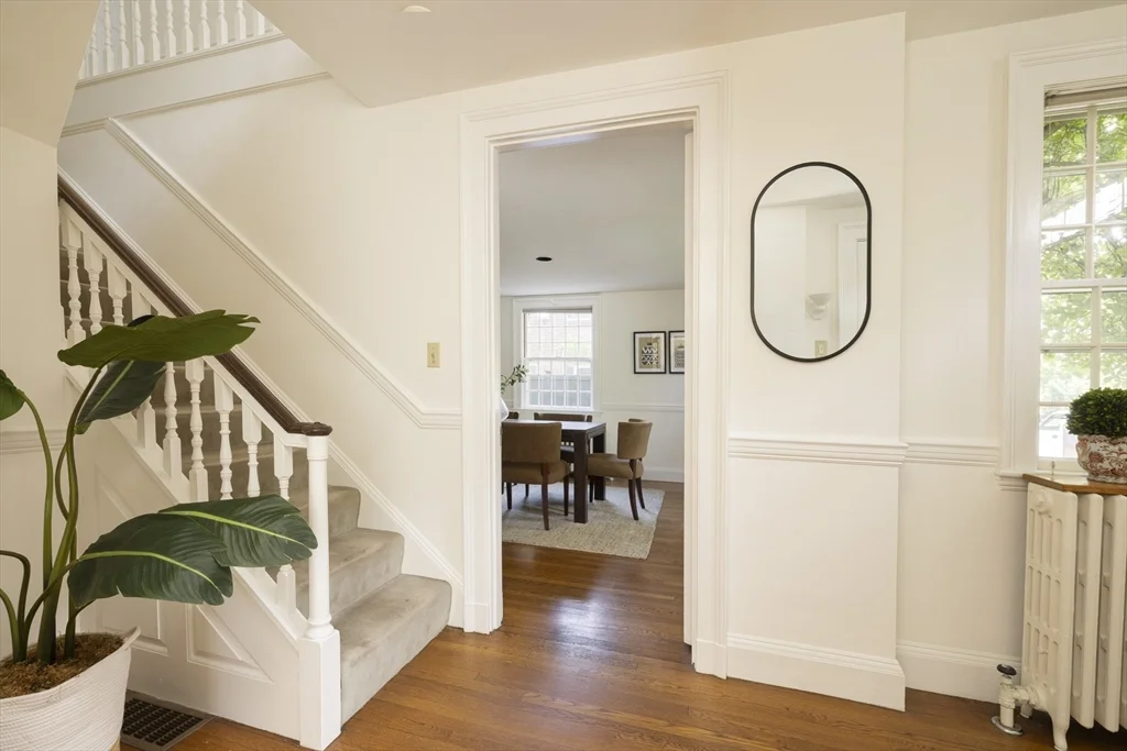 6 bed, 3 bath apartment for rent at 19 Gray Gardens East, Neighborhood Nine — photo 2 of 19