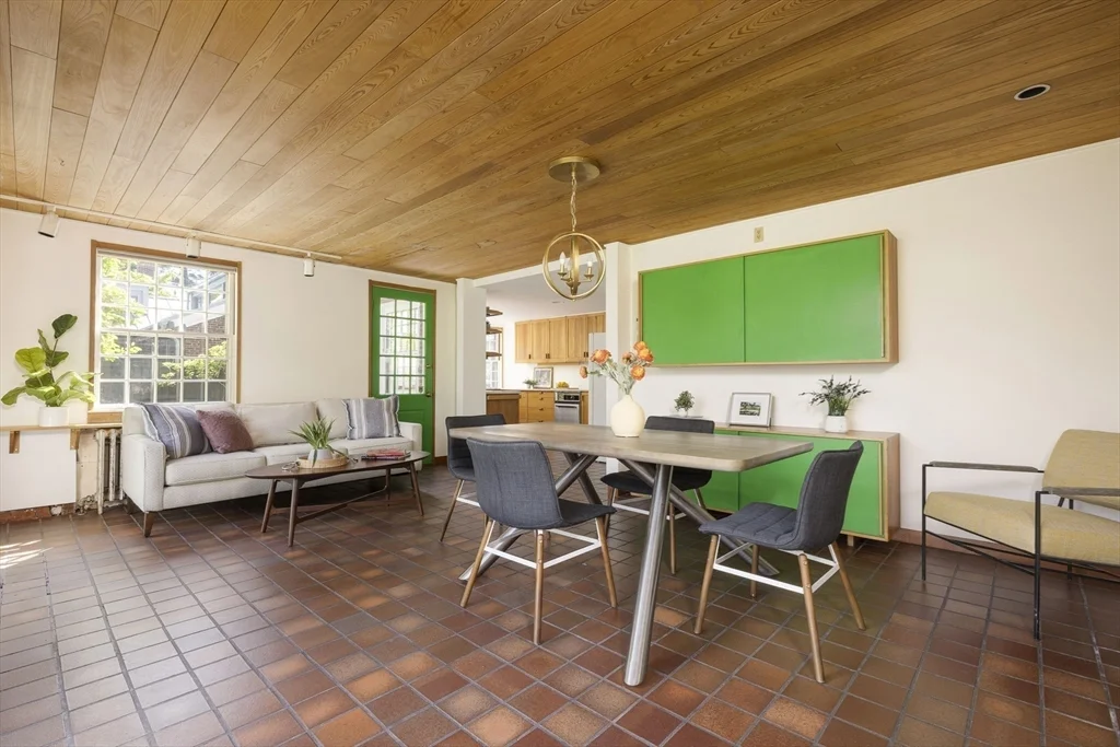 6 bed, 3 bath apartment for rent at 19 Gray Gardens East, Neighborhood Nine — photo 16 of 19