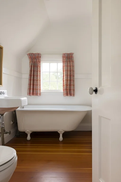 6 bed, 3 bath apartment for rent at 19 Gray Gardens East, Neighborhood Nine — photo 16 of 19
