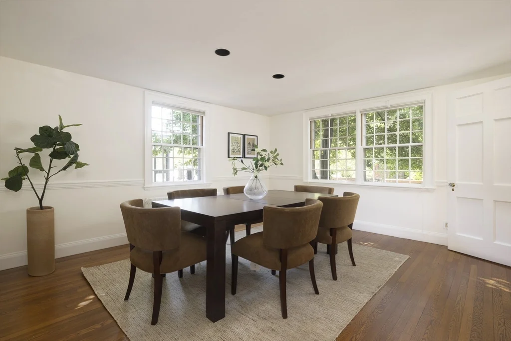 6 bed, 3 bath apartment for rent at 19 Gray Gardens East, Neighborhood Nine — photo 7 of 19