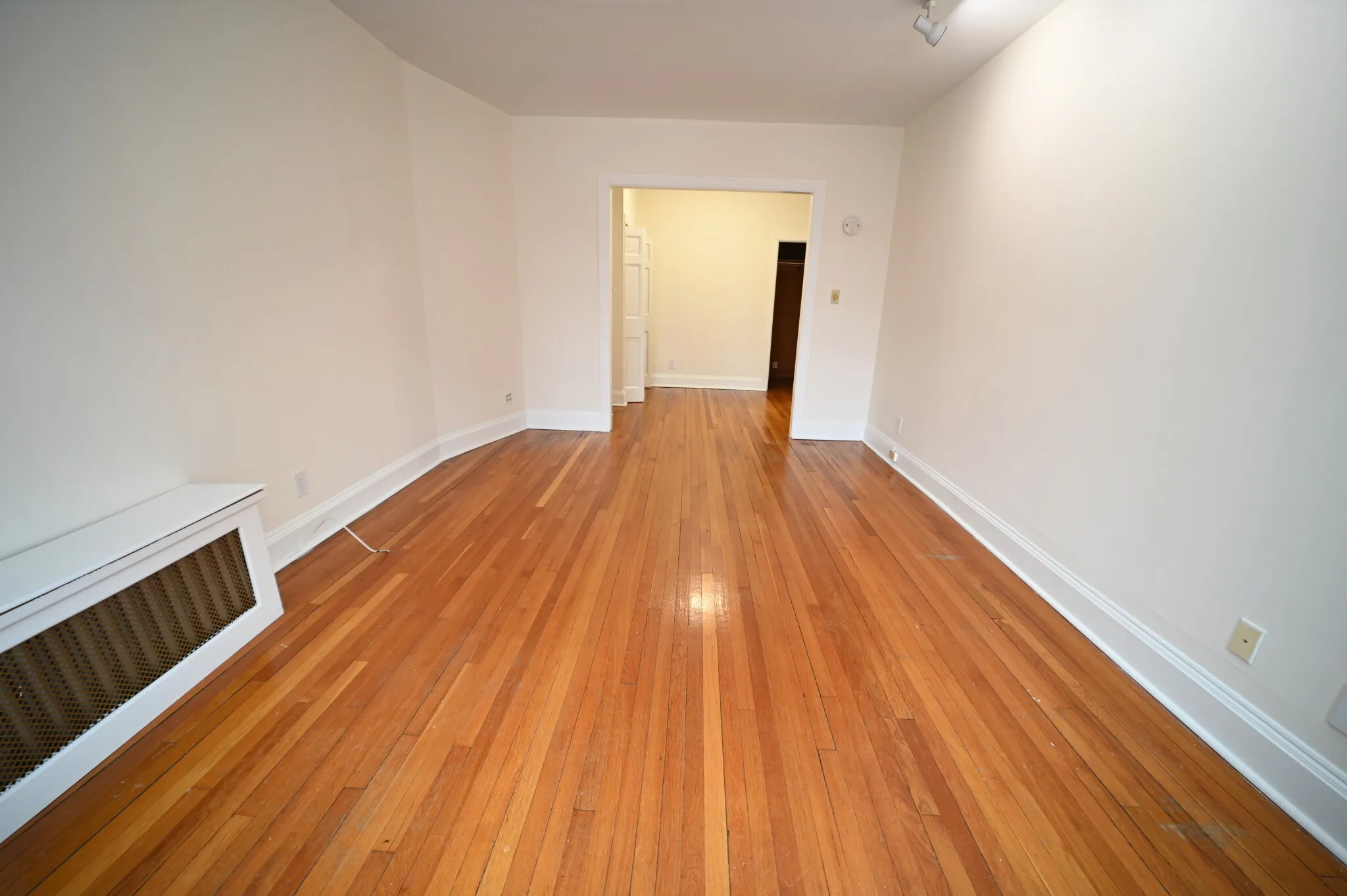1 bed, 1 bath apartment for rent at 19 Green St Unit 1, Coolidge Corner — photo 2 of 10