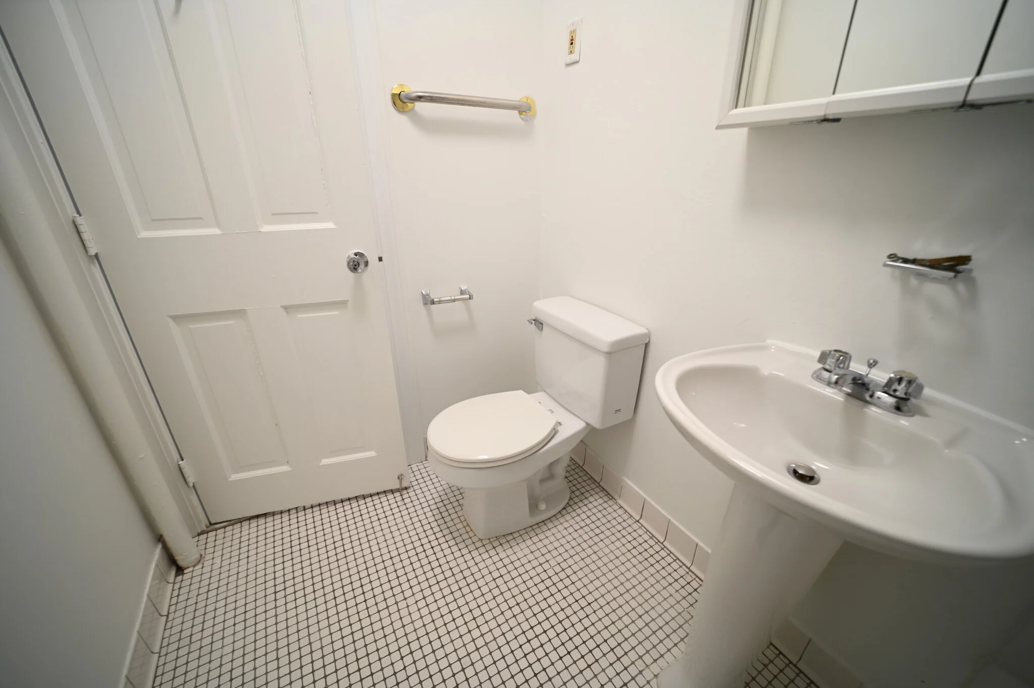 1 bed, 1 bath apartment for rent at 19 Green St Unit 1, Coolidge Corner — photo 9 of 10