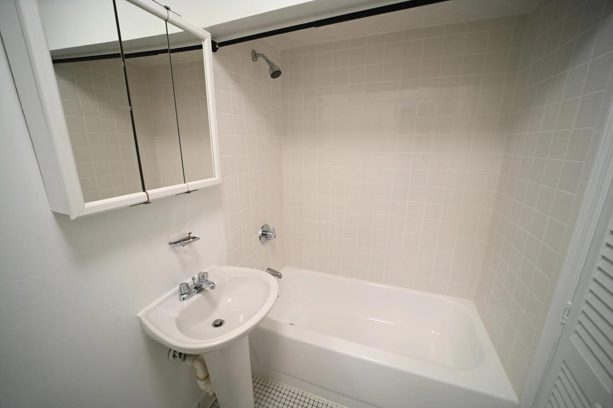 1 bed, 1 bath apartment for rent at 19 Green St Unit 1, Coolidge Corner — photo 8 of 10