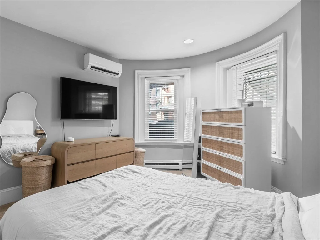 2 bed, 1 bath apartment for rent at 19 Greenwich Park Unit 2, South End — photo 10 of 18